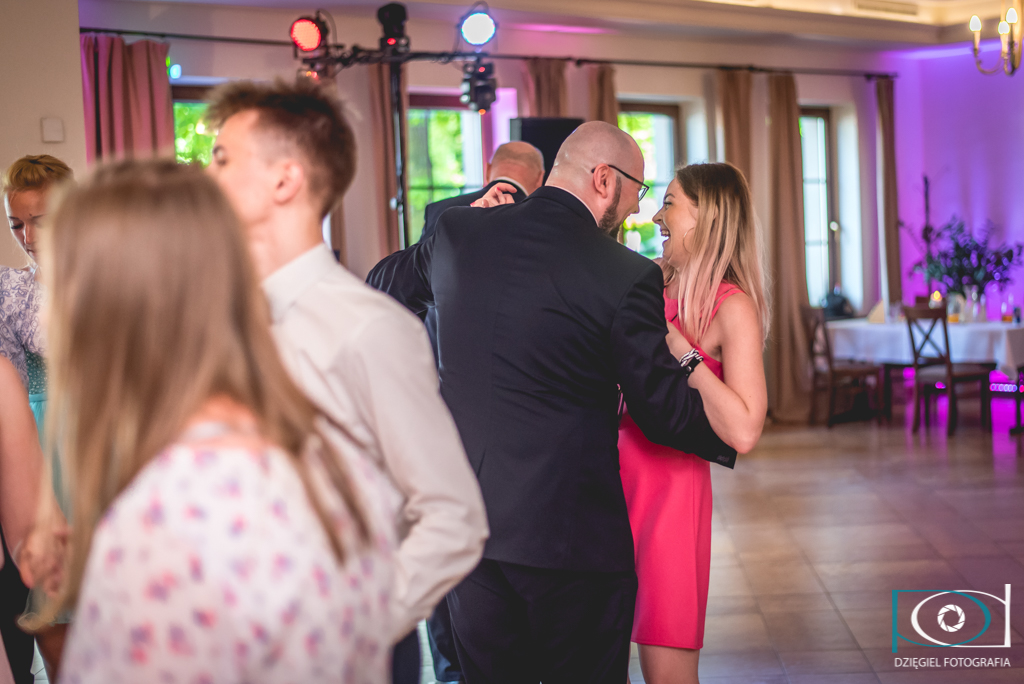taniec gości na weselu